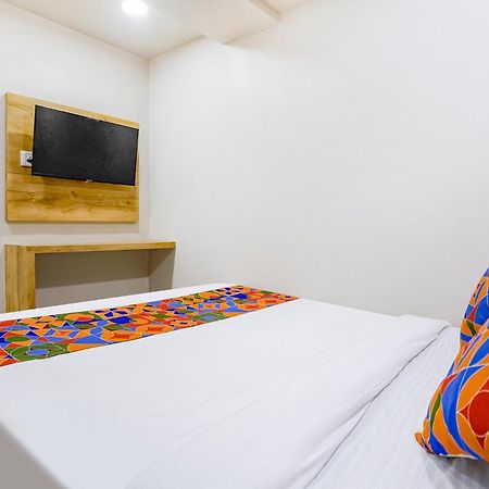 Fabexpress Baghdad Palace Hotel Мумбай Екстериор снимка
