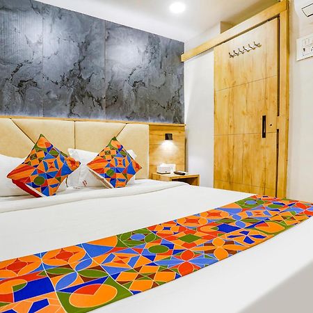 Fabexpress Baghdad Palace Hotel Мумбай Екстериор снимка