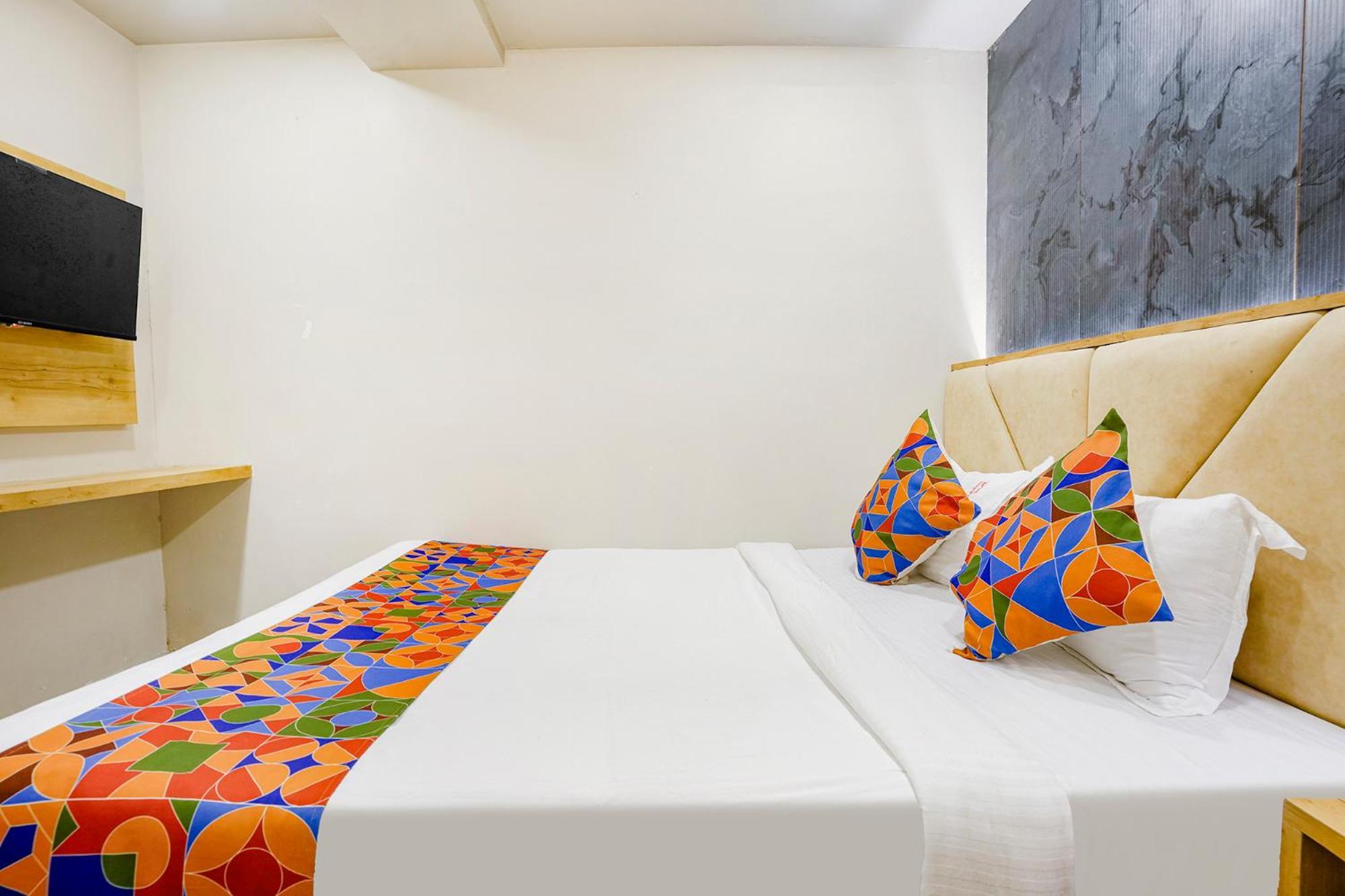 Fabexpress Baghdad Palace Hotel Мумбай Екстериор снимка